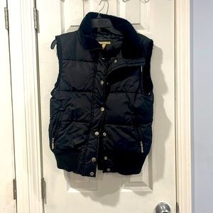 Preloved black puffer vest size M forever 21